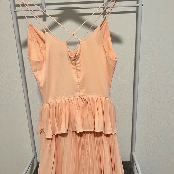 Elegant Flowing Formal - Picture 4 of 5